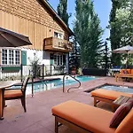 Alpenblick 1, Three Level Townhouse With Fireplace, Private Balcony, And Great Location