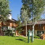 Alpenblick 1, Three Level Townhouse With Fireplace, Private Balcony, And Great Location