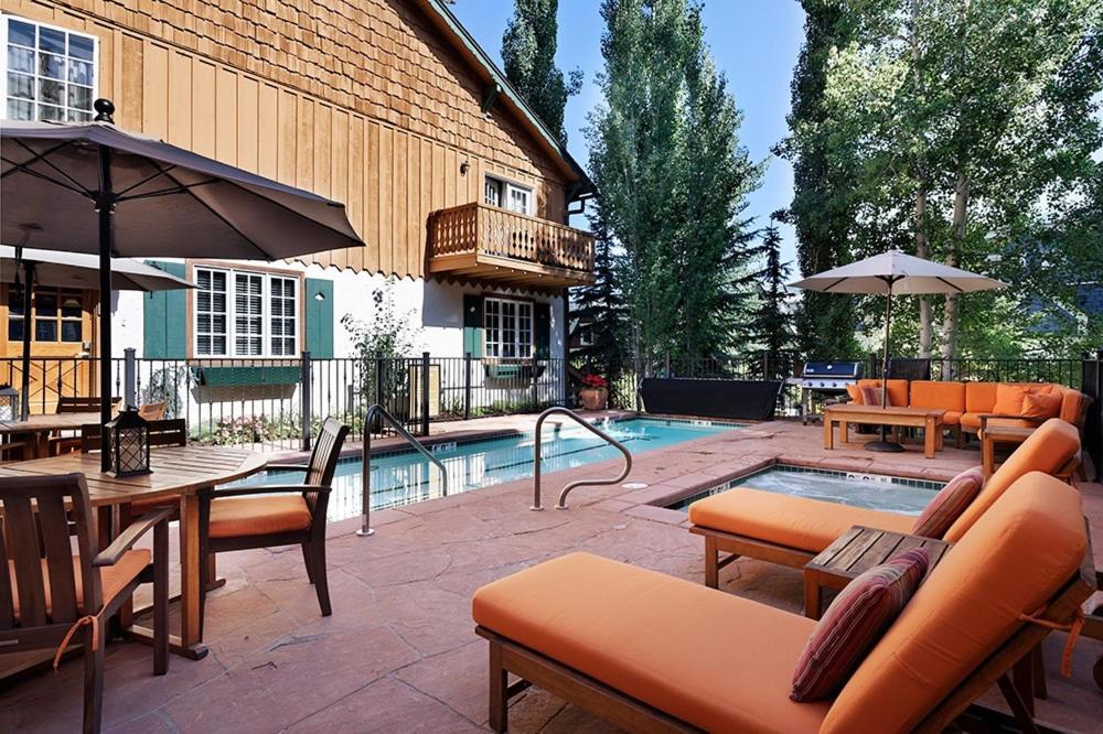 Alpenblick 1, Three Level Townhouse With Fireplace, Private Balcony, And Great Location Holiday home *