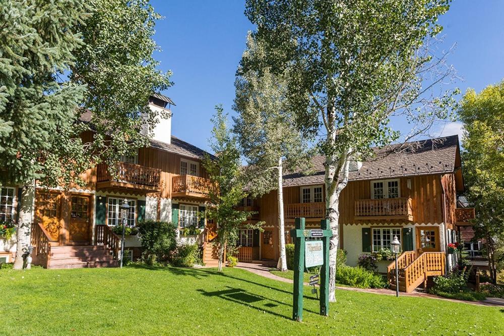 Alpenblick 1, Three Level Townhouse With Fireplace, Private Balcony, And Great Location Holiday home *