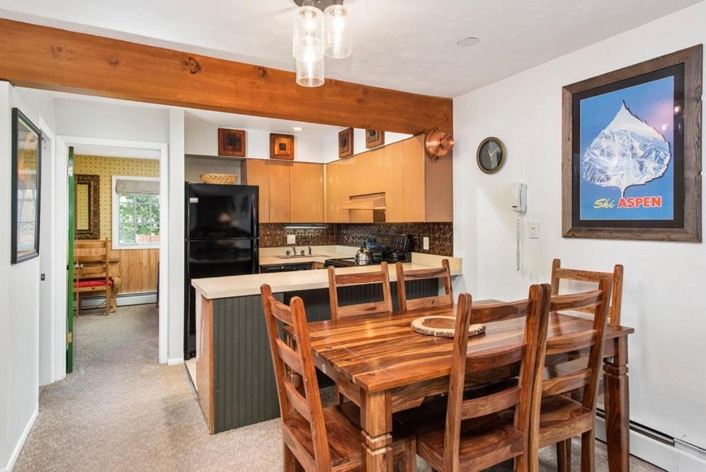 Alpenblick 1, Three Level Townhouse With Fireplace, Private Balcony, And Great Location