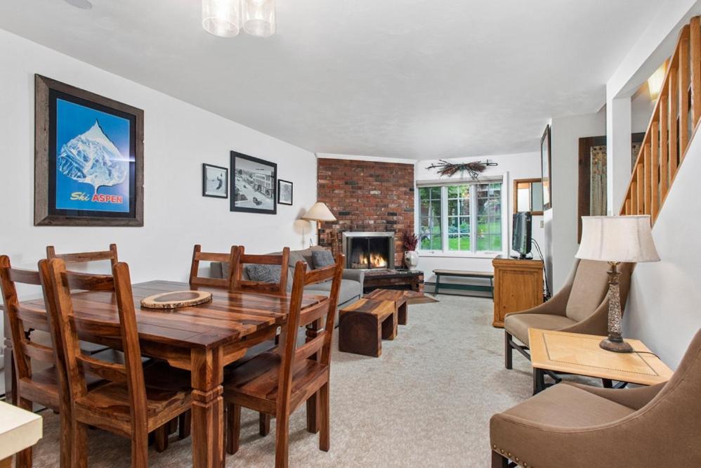 Holiday home Alpenblick 1, Three Level Townhouse With Fireplace, Private Balcony, And Great Location Aspen