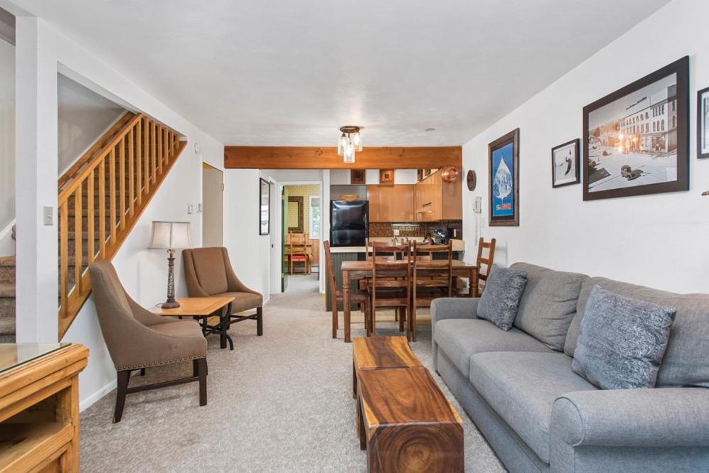 Alpenblick 1, Three Level Townhouse With Fireplace, Private Balcony, And Great Location Holiday home